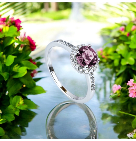 Hermoso Anillo Solitario de Alejandrita 6 mm