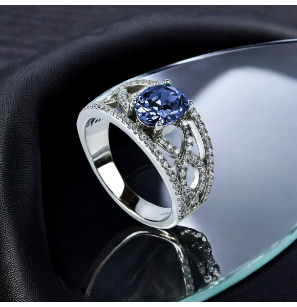 Anillo de Plata con Piedra de Tanzanita en Corte Ovalado