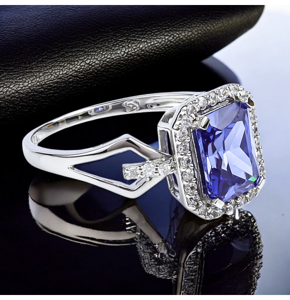 Anillo de Plata De Ley con Tanzanita