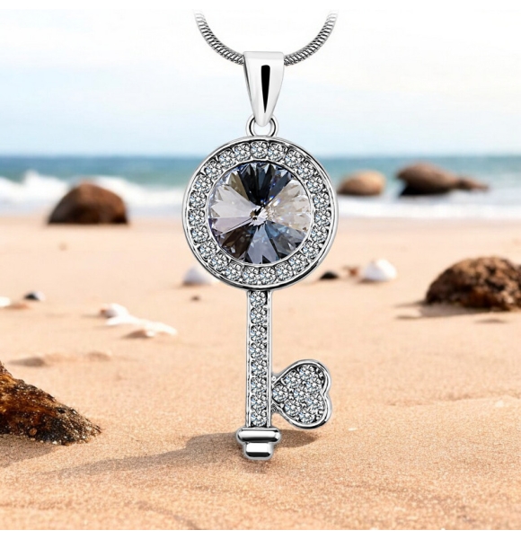 Collar de Swarovski en Forma de Llave