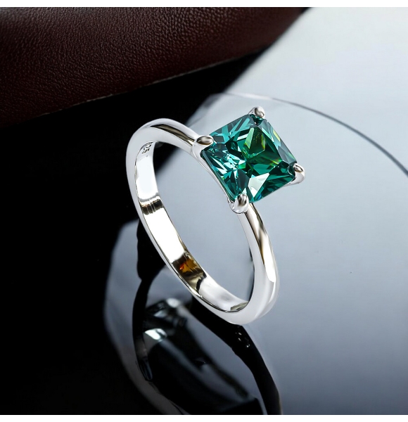 Anillo de Alejandrita Corte Princesa Con Plata Cambia de Color