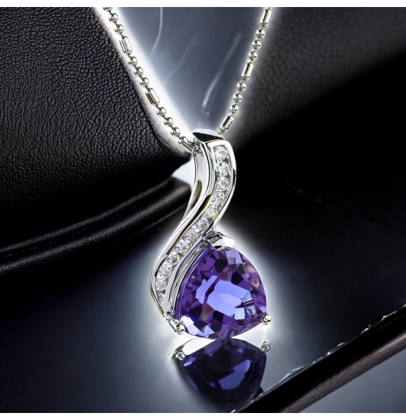 Dije de Plata Fina .925 con Alejandrita Bicolor ( Morado/Azul )