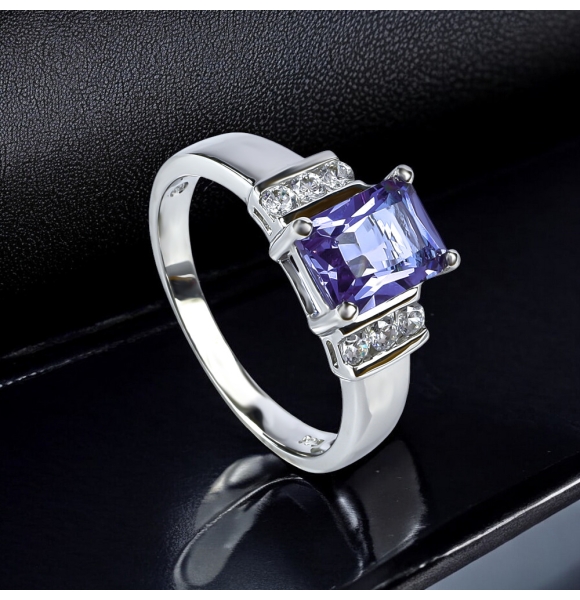 Anillo de Plata .925 con Alejandrita Bicolor ( Morado a Rosa )