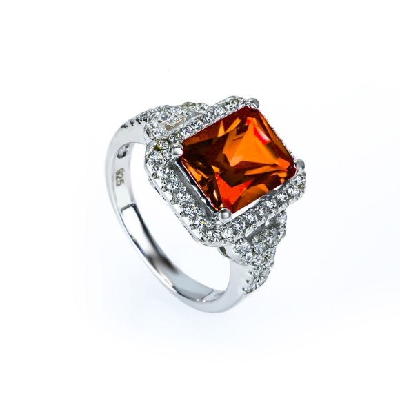 Anillo en Plata de Ley .925 con Ópalo Rojo