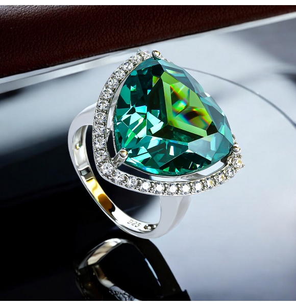 Anillo de Alejandrita Corte Trillion