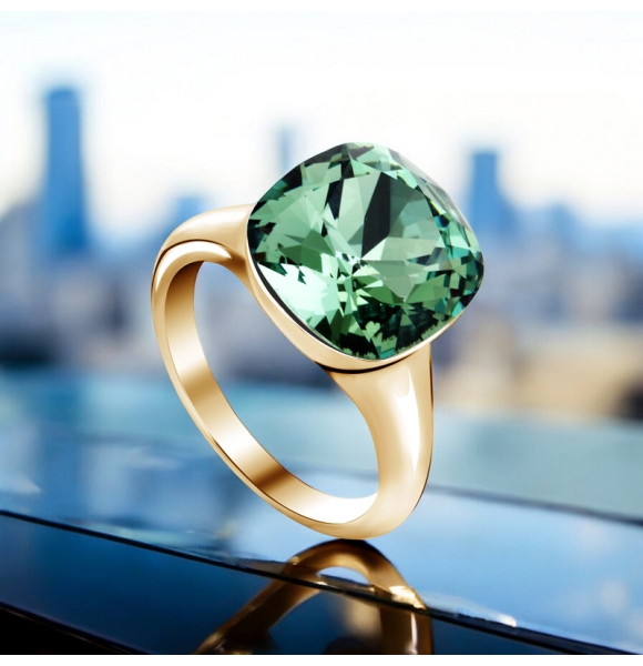 Anillo de Cristal Swarovski Verde con 18K Baño de Oro