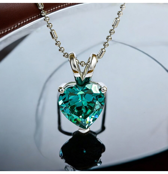 Dije Solitario de Plata Con Alejandrita Forma Corazon