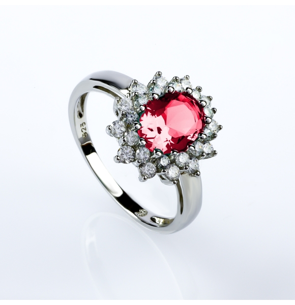 Anillo de Plata con una Piedra de Rubi