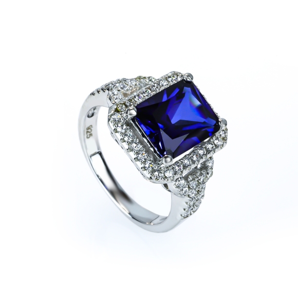 Anillo de Zafiro Azul en Plata .925