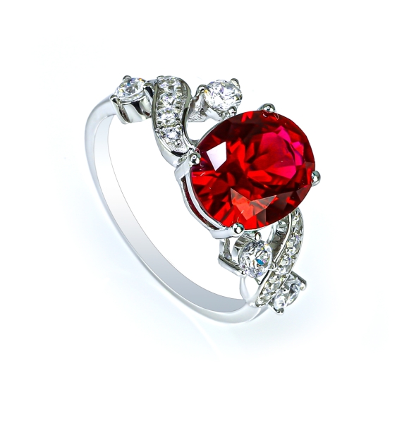 Anillo de Ruby Con Corte Ovalada 9 mm x 7 mm