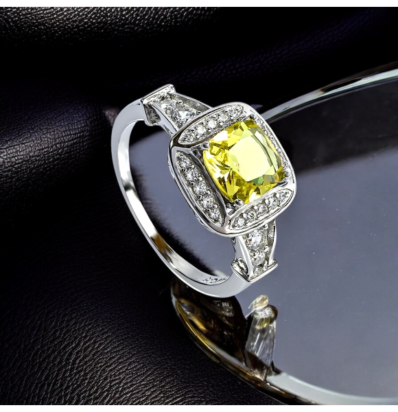 Anillo de Plata de Ley con Alejandrita Talla Princesa 8 mm