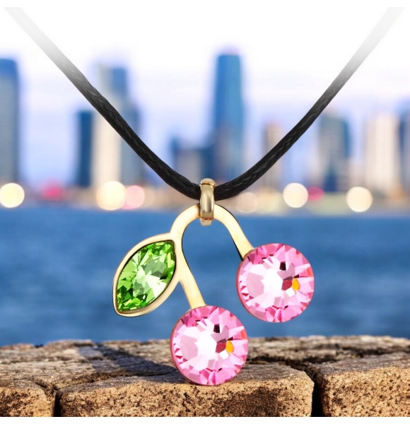 Collar Swarovski de Cerezas Color Rosa Claro
