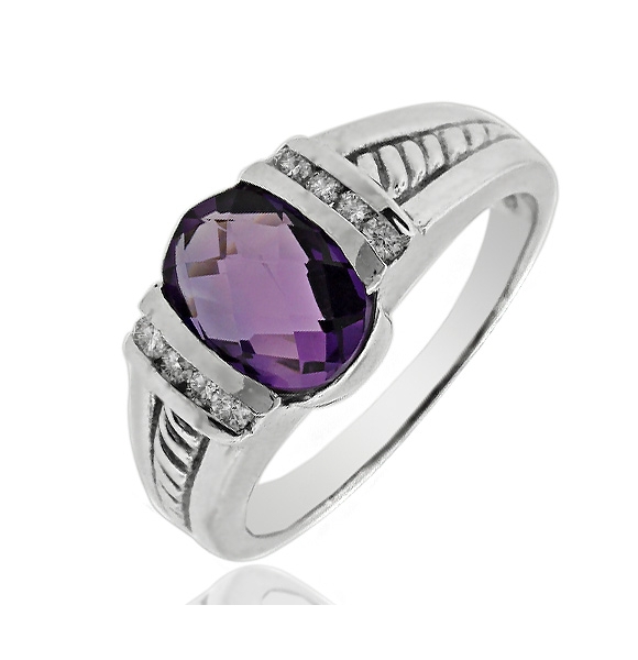 Precioso Anillo de Amatista en Oro Blanco de 14K