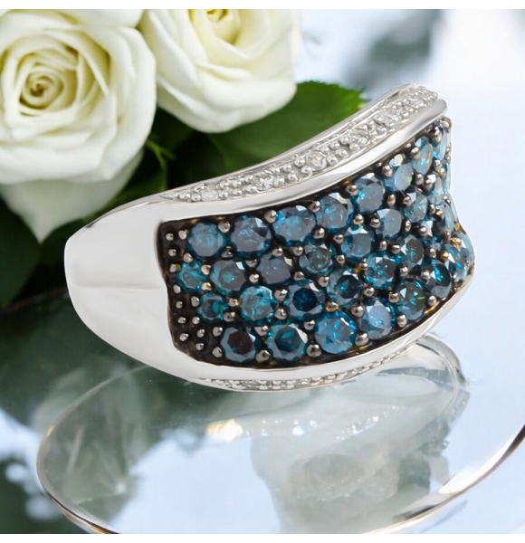 Anillo de Oro Blanco Macizo de 14K con Diamantes Azules