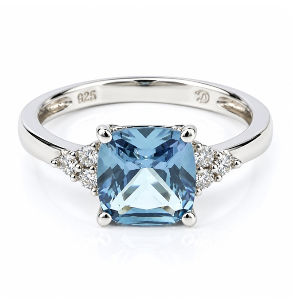 Hermoso Anillo de Plata con Alejandrita ( Azul/ Verde )