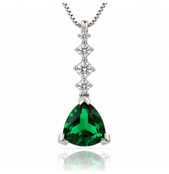Precioso Dije de Plata Fina .925 con una Piedra de Esmeralda