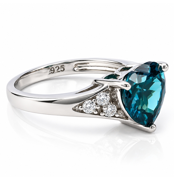 Hermoso Anillo de Alejandrita Con Corte Corazon