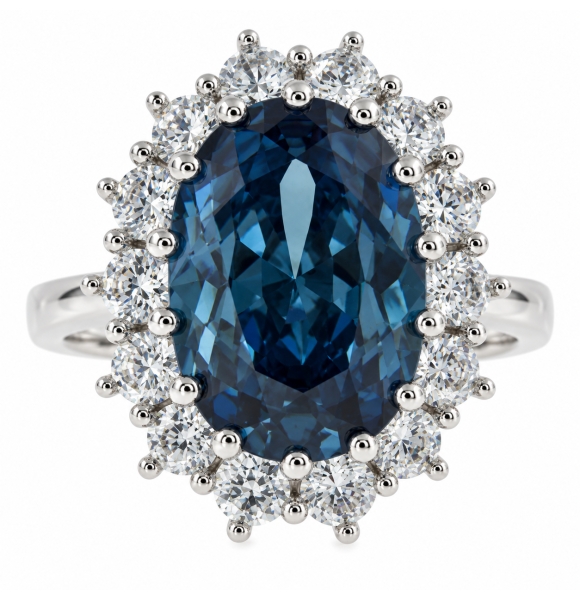 Hermoso Anillo de Plata con Alejandrita en Corte Ovalado