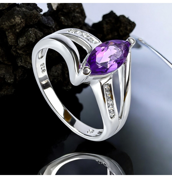 Anillo de Plata de Ley 925 con Amatista