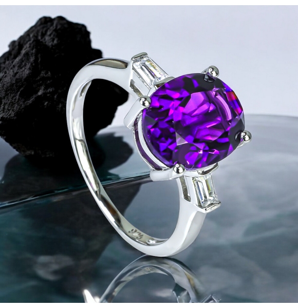 Anillo de Amatista Con Corte Ovalada