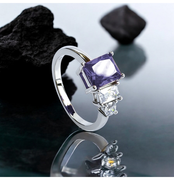 Anillo de Amatista Con Tres Piedras