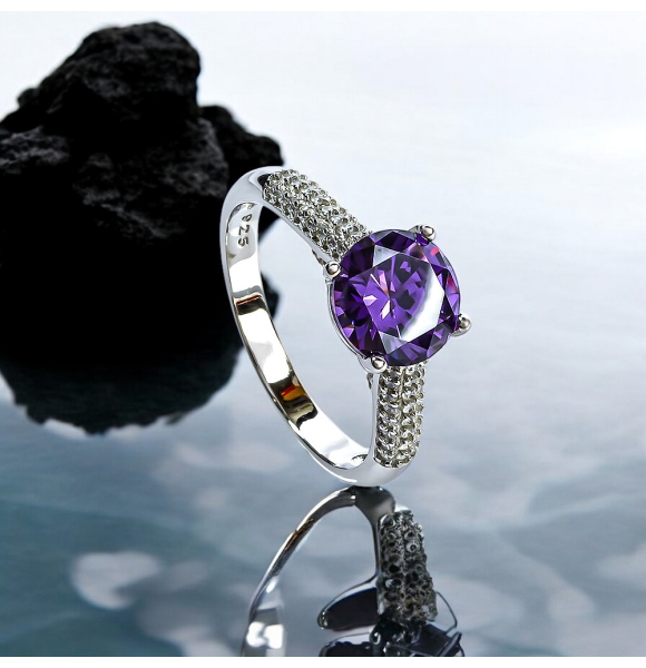 Anillo Solitario con Amatista Corte Redonda