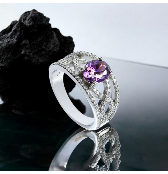 Anillo de Plata con Piedra de Amatista en Corte Ovalado