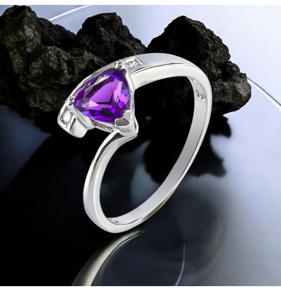 Anillo de Plata de Ley 925 con Amatista