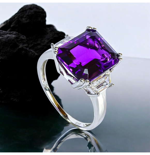 Anillo de Plata Fina con Amatista