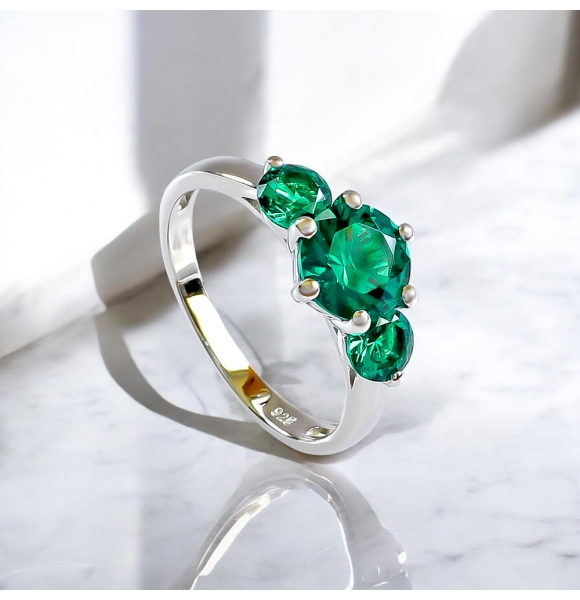 Anillo de Esmeralda de 3 Diedras