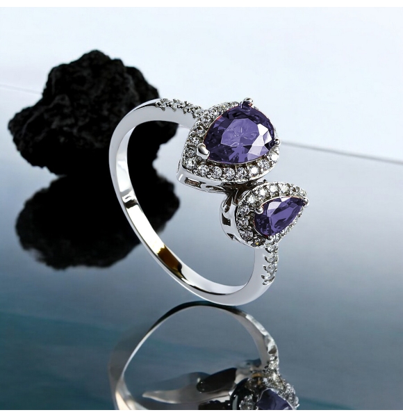 Anillo de Compromiso con Dos Piedras de Amatista