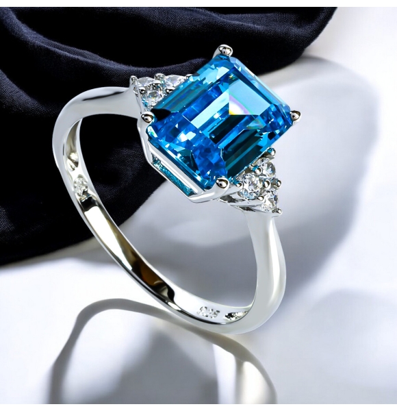 Anillo de Topacio Suiza Azul Corte Esmeralda en Plata .925