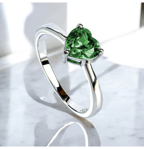 Anillo de Esmeralda en Plata de Ley 925 Corazón