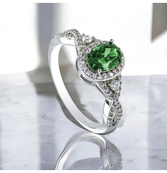 Anillo de Esmeralda en Plata .925 7 mm x 5 mm