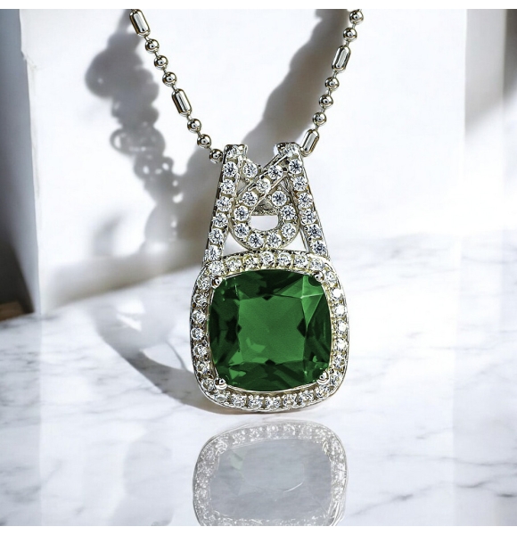 Set de Corte Princesa Esmeralda Aretes y Dije