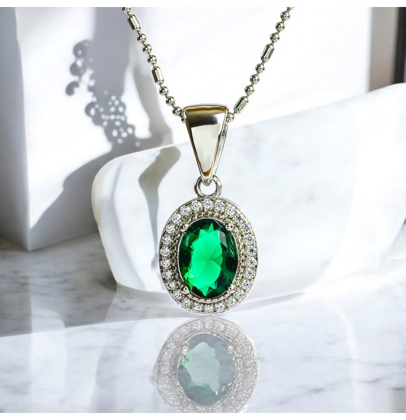 Set de Plata .925 con Corte Ovalada Esmeralda Aretes y Dije