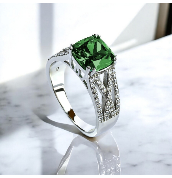 Anillo de Plata Con Esmeralda