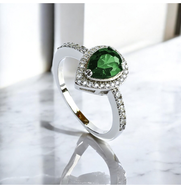 Anillo de Compromiso con Esmeralda Corte Pera