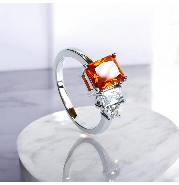 Anillo de Opalo de Fuego Con Tres Piedras