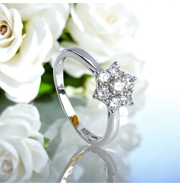 Anillo Flor en Plata con Diamante Simulada