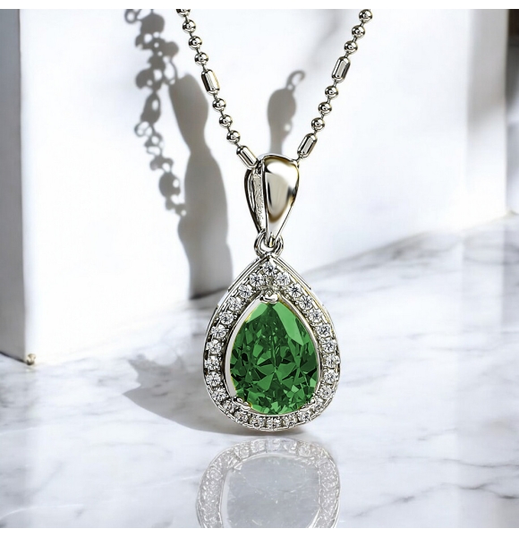 Set de Plata .925 con Esmeralda Aretes y Dije