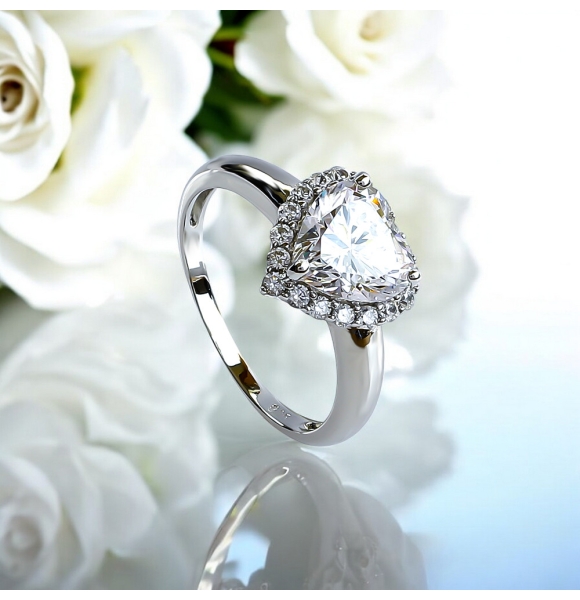 Hermoso Anillo de Compromiso en Plata de Ley 925 Corazón