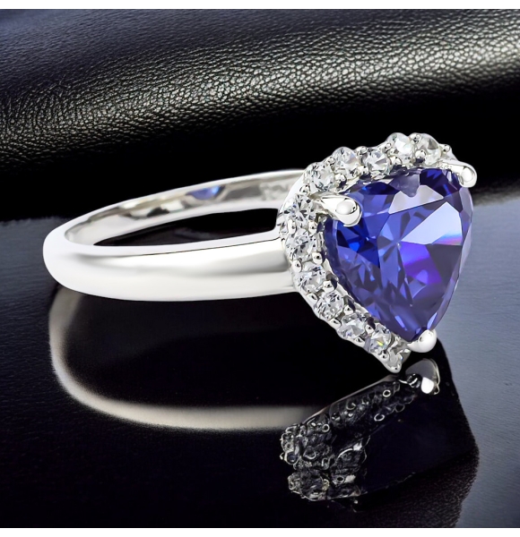 Hermoso Anillo de Tanzanita en Plata de Ley 925 Corazón