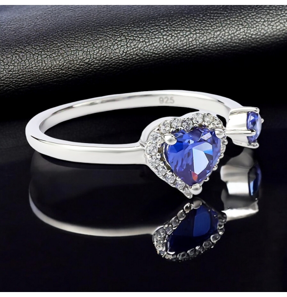 Hermoso Anillo de Doble Tanzanita en Plata de Ley 925 Corazón