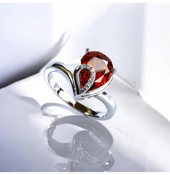 Anillo de Plata Solitario con Opalo de Fuego en Corte Pera