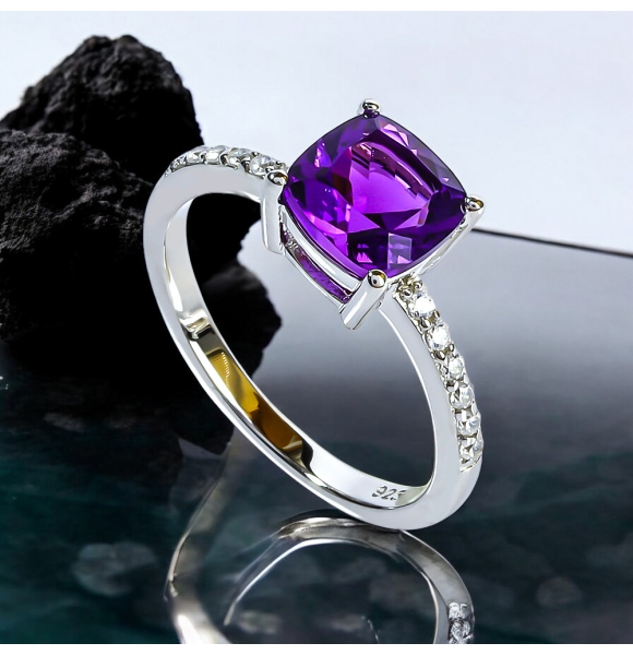 Anillo de Plata Con Amatista Solitario