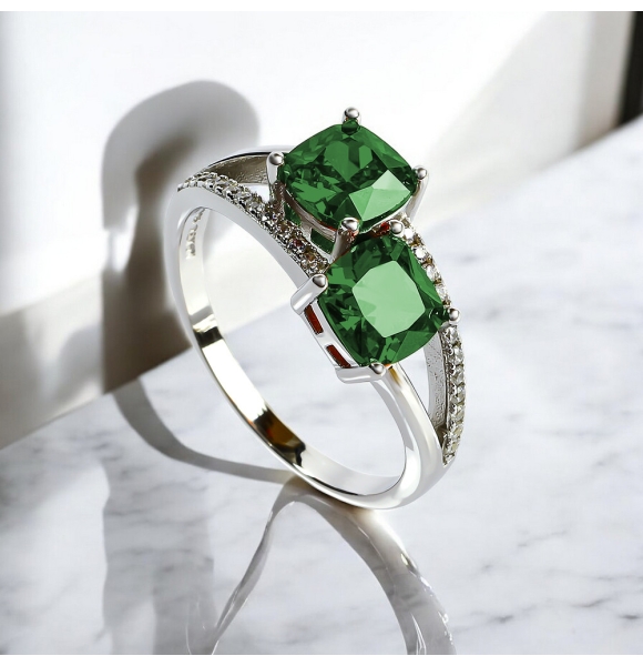 Anillo de Plata de Ley Con Esmeralda