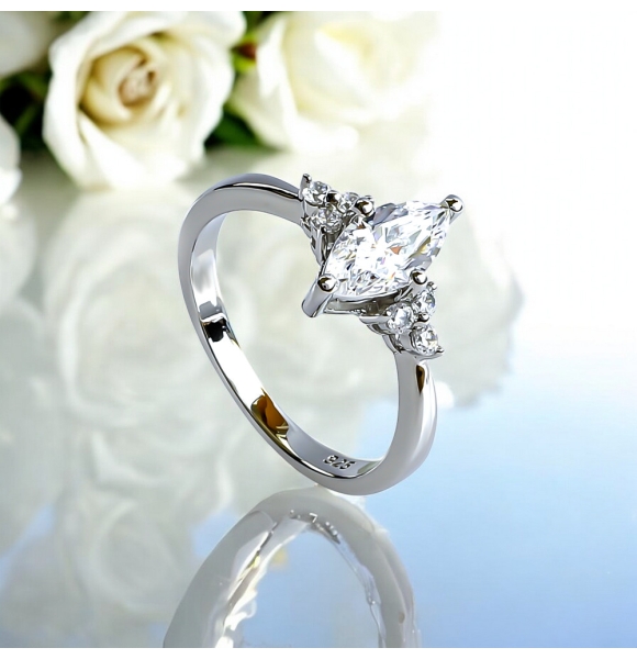 Hermoso Anillo en Corte Marquesa Con Plata