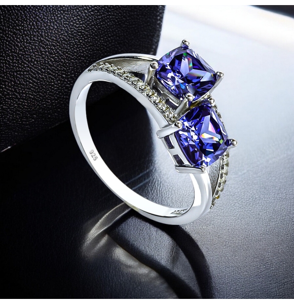 Anillo de Plata de Ley Con Tanzanita