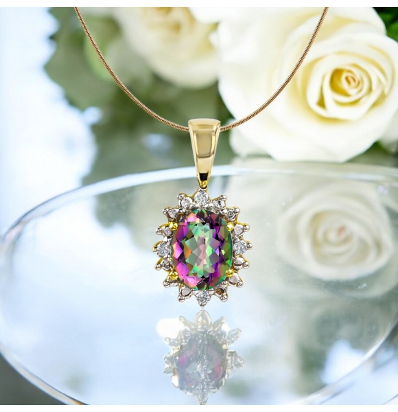 Dije de Oro 14K con una Gema Genuina de Topacio Místico